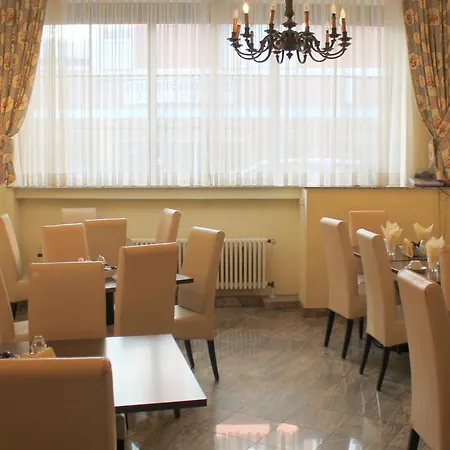 Hotel Drei Koenige Dom 3*